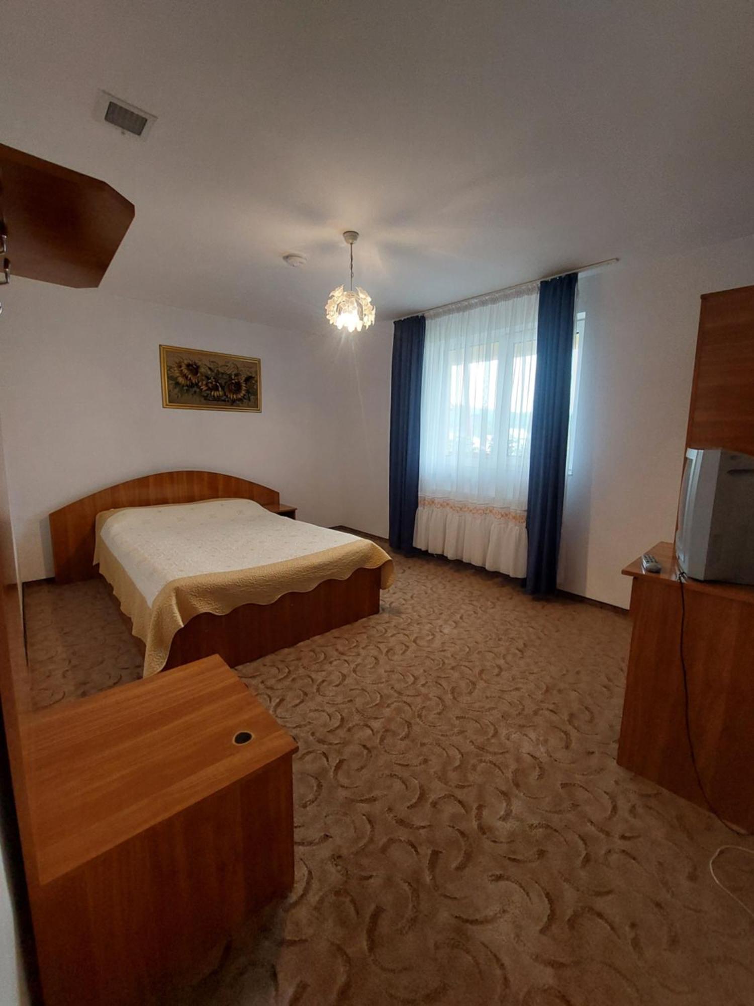 Steaua Nordului Hotel Targu Neamt ภายนอก รูปภาพ